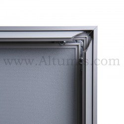 Cadre Clic-Clac d'affichage en aluminium anodisé. Profil 37mm. Détail 2. Altumis