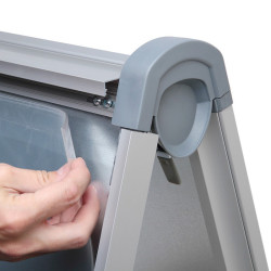 Stop-trottoir chevalet PRIME pour l'affichage. Changement facile de l'affiche. Altumis