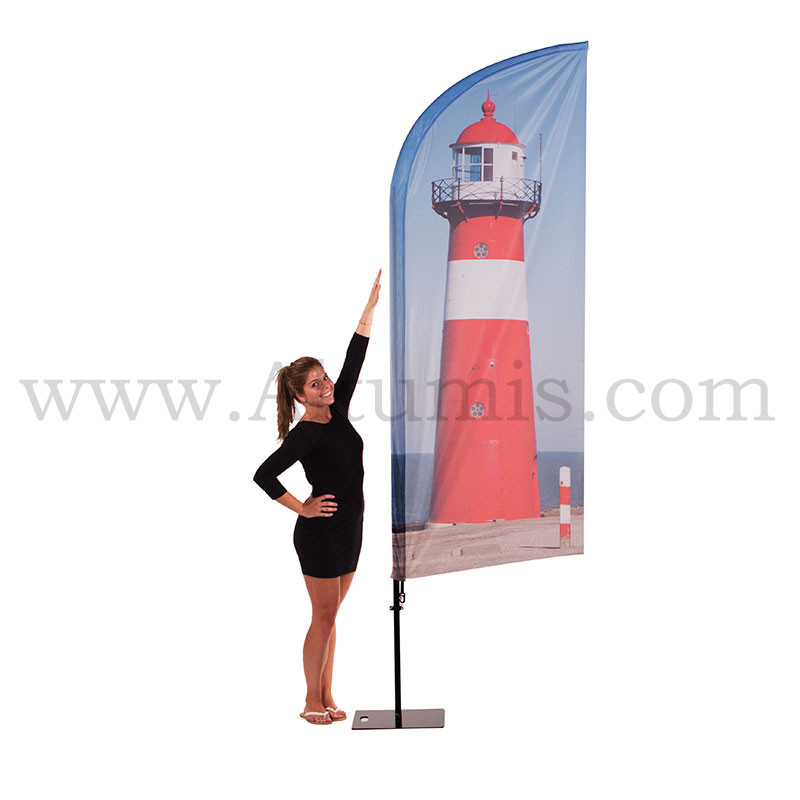 Beach flag mât Alu : modèle Wind. Drapeau avec impression personnalisé. Altumis